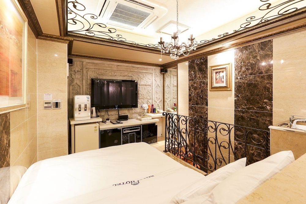 Koam Tourist Hotel Suite 18