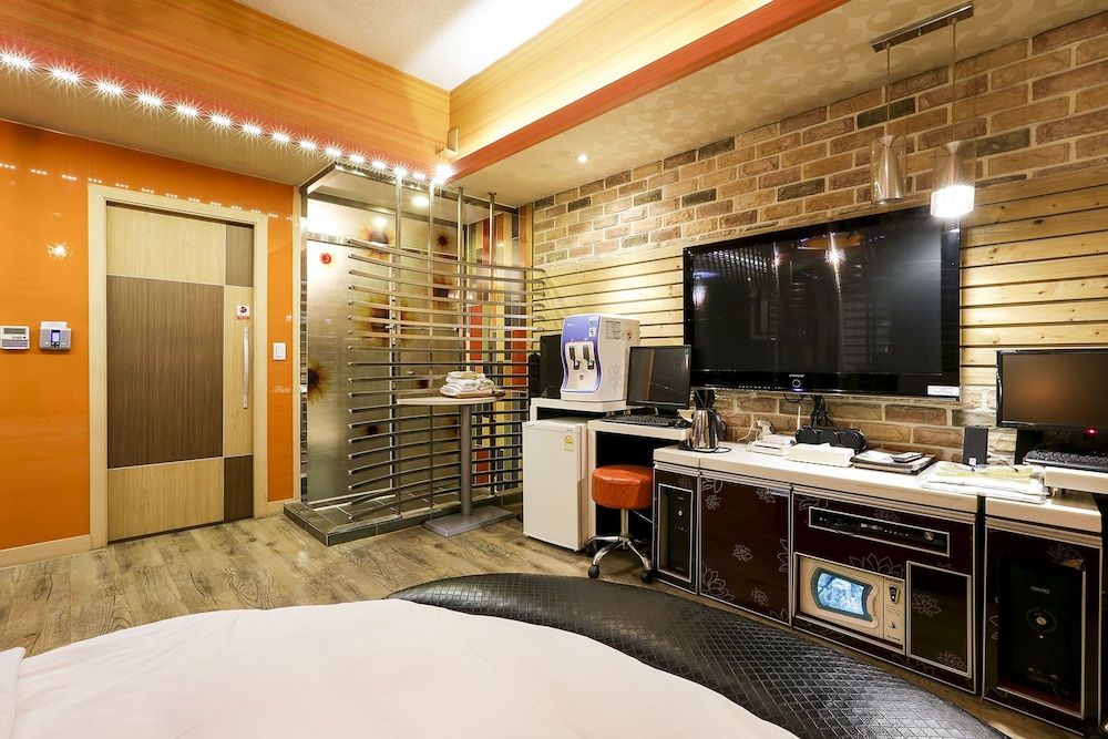 Koam Tourist Hotel Suite 19