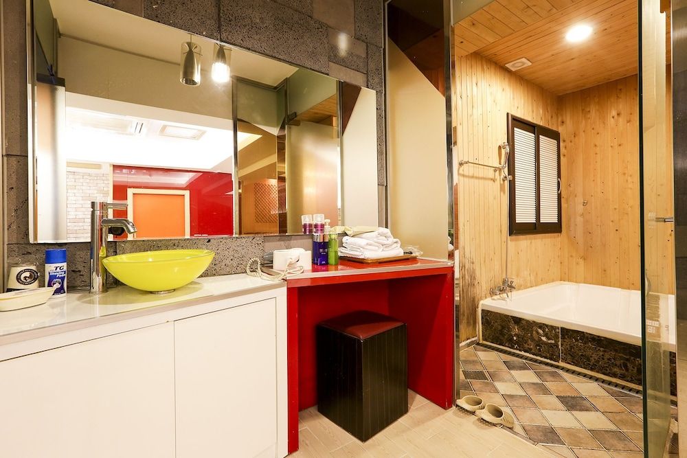 Koam Tourist Hotel Suite 12