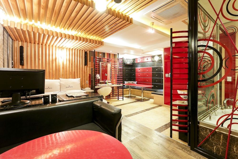 Koam Tourist Hotel Suite 17