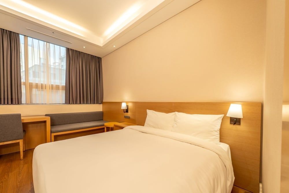 Arban Hotel Basic Double Room 4