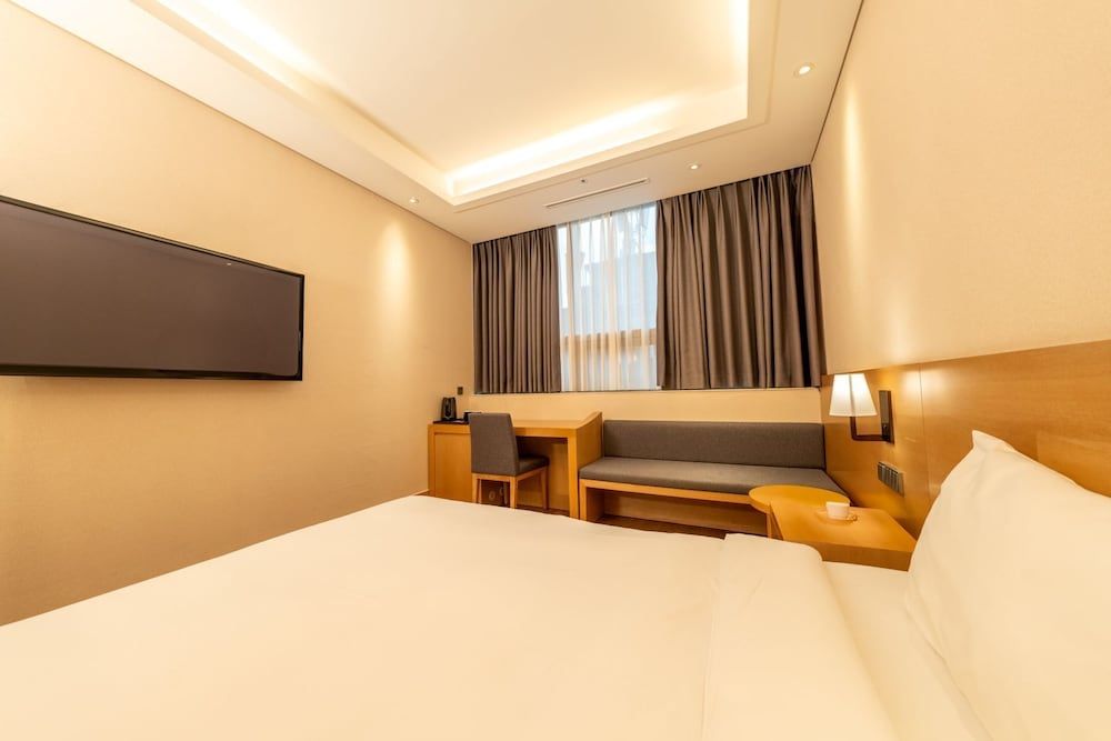 Arban Hotel Basic Double Room