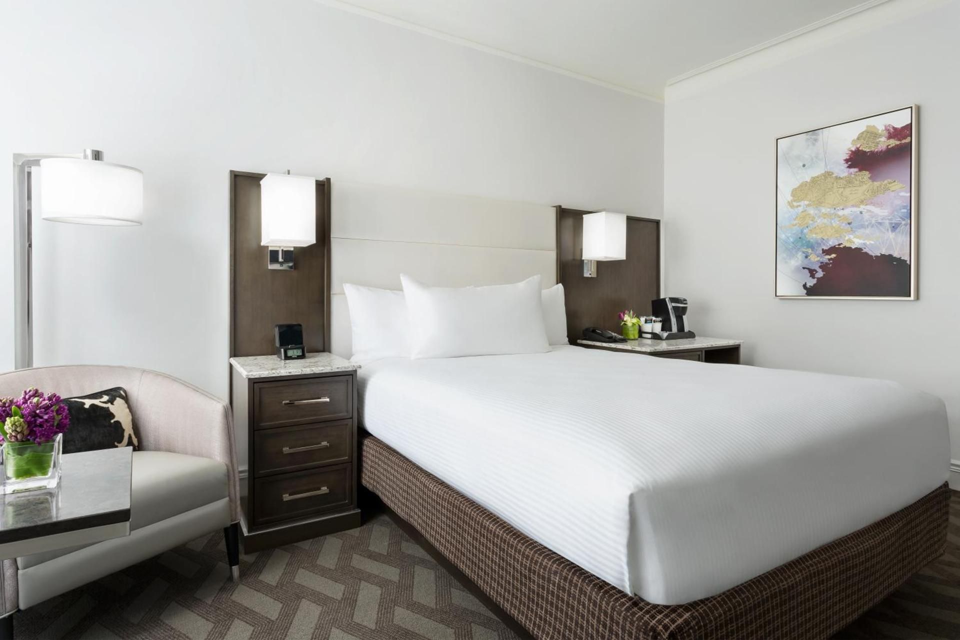 Queen Guestroom