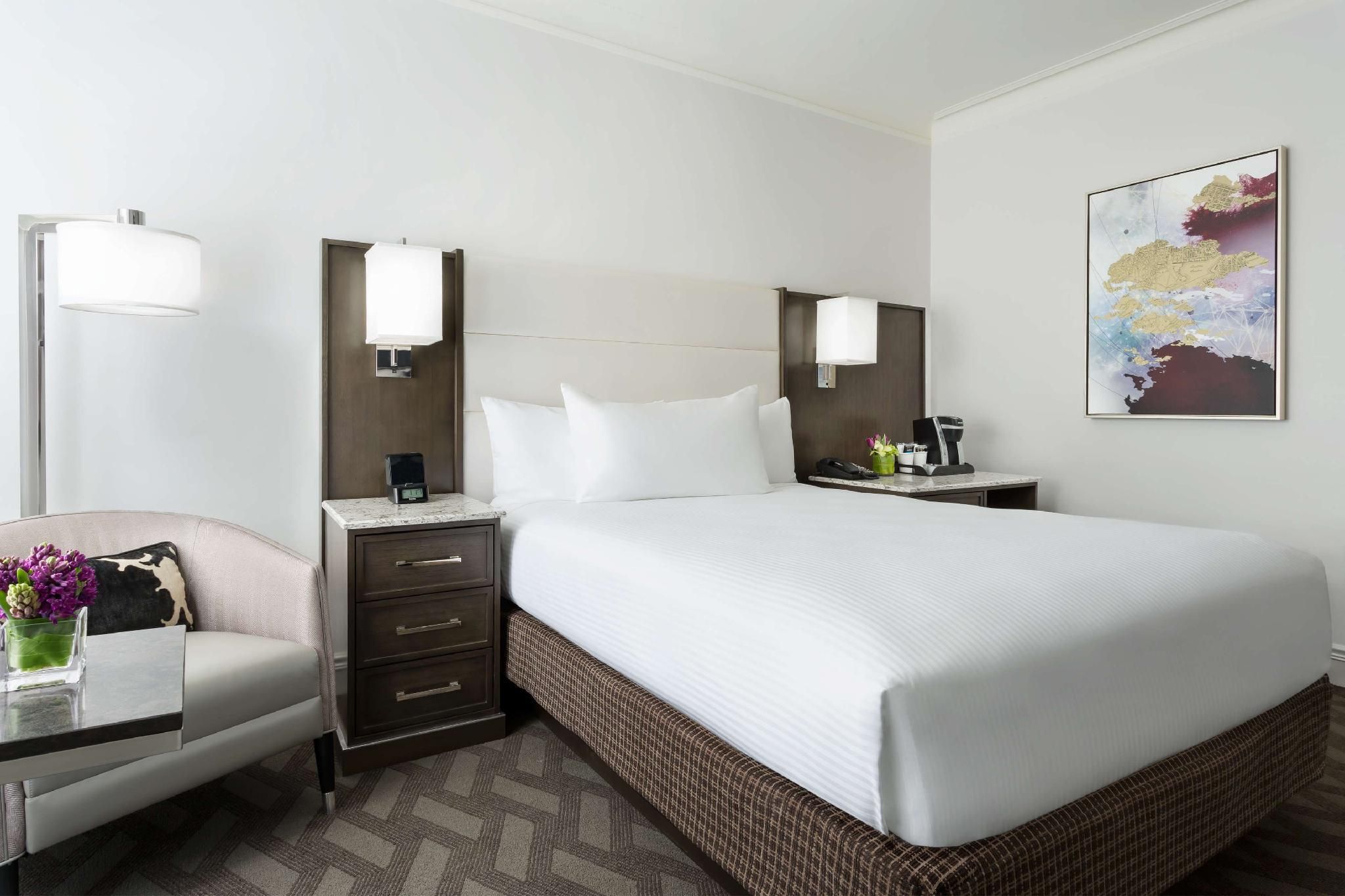 1 DBL BED GUESTROOM - MOBILITY ACCESS W/ TUB