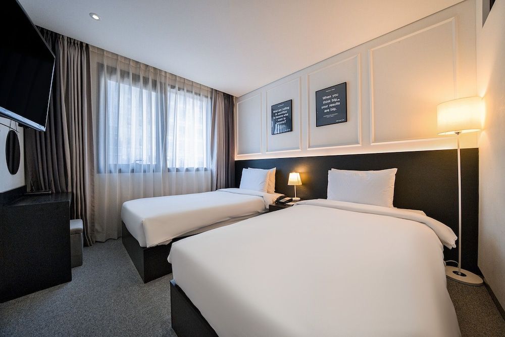 Hotel Vella Suite Suwon Standard Twin Room 7
