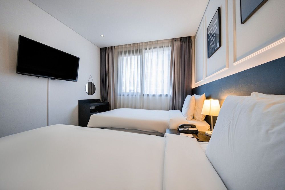 Hotel Vella Suite Suwon Standard Twin Room 4