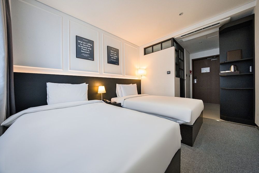 Hotel Vella Suite Suwon Standard Twin Room 6
