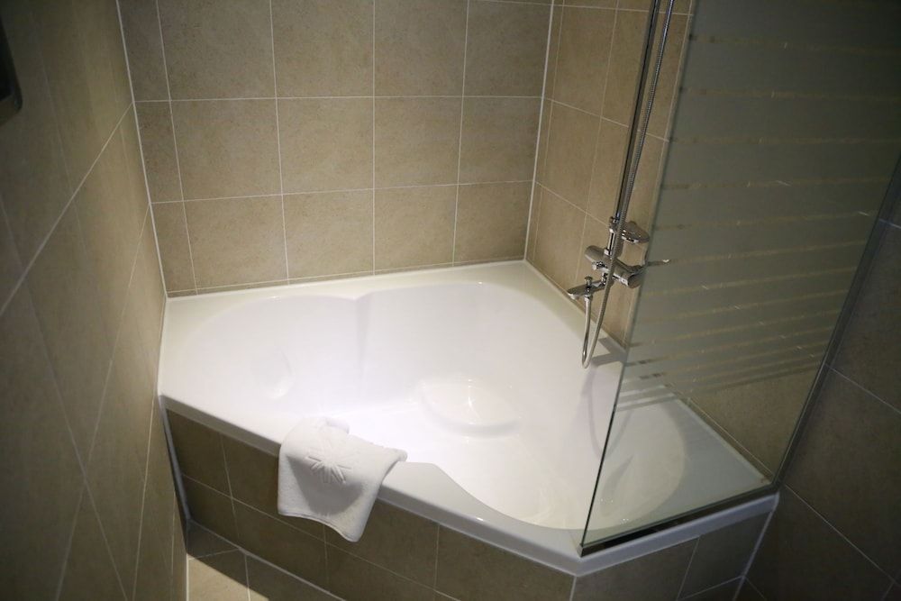 Hotel Vella Suite Suwon Family Twin Room (for 3paxs) 9