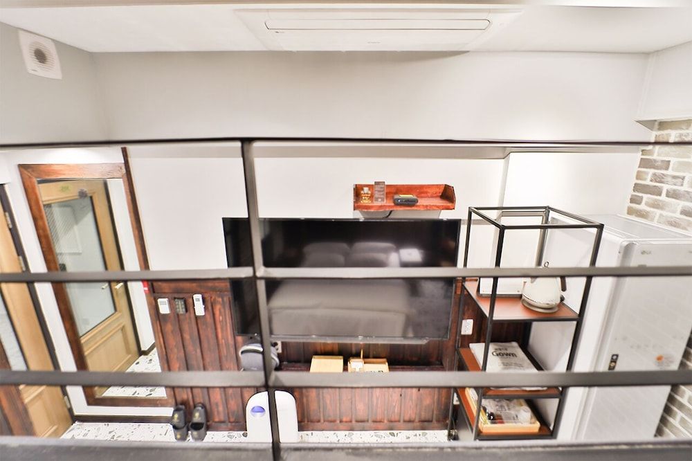 February Hotel Hwanggeum Junior Suite 13