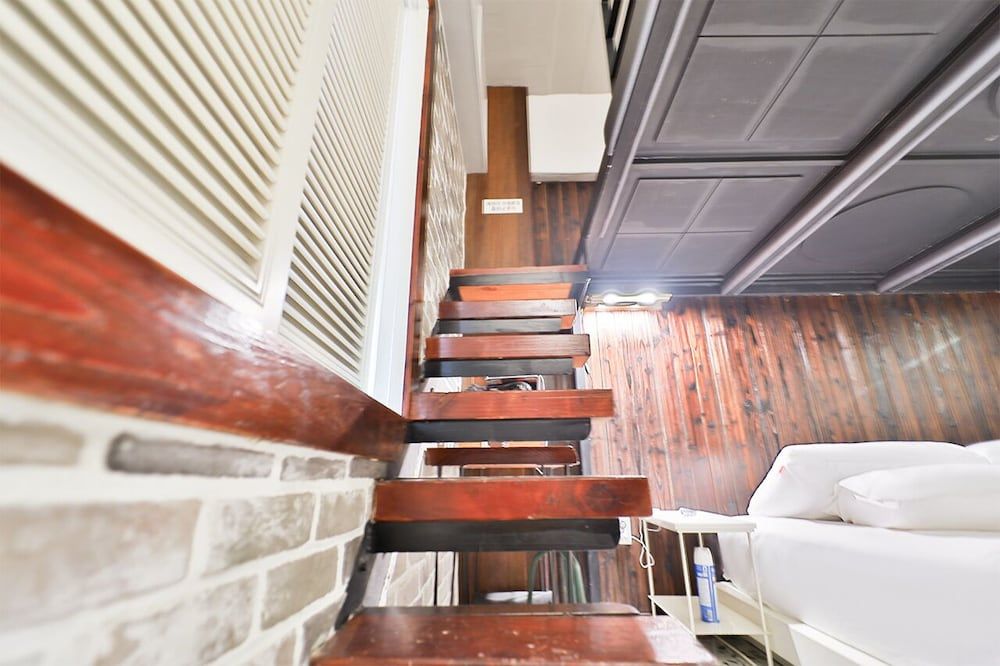 February Hotel Hwanggeum Junior Suite 7