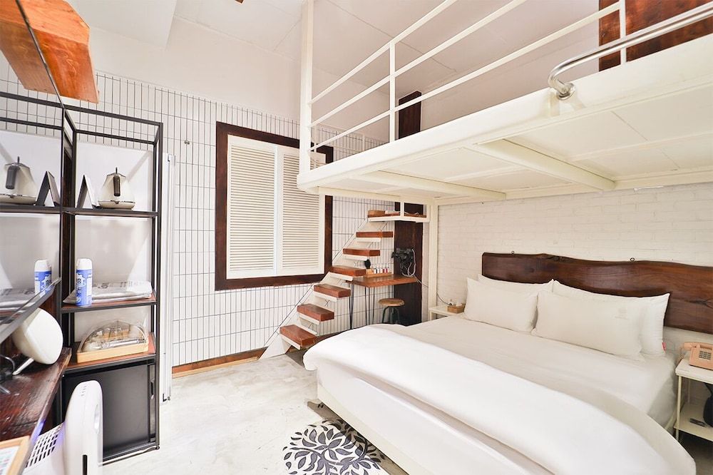 February Hotel Hwanggeum Junior Suite 3