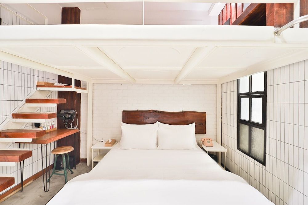 February Hotel Hwanggeum Junior Suite 4