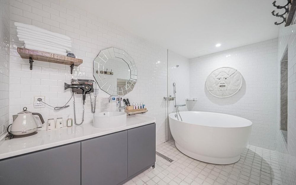 February Hotel Hwanggeum Premium Suite Twin (202)