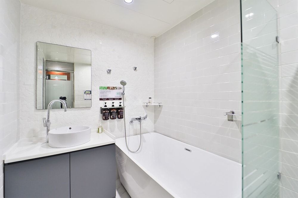 February Hotel Hwanggeum Junior Suite 9