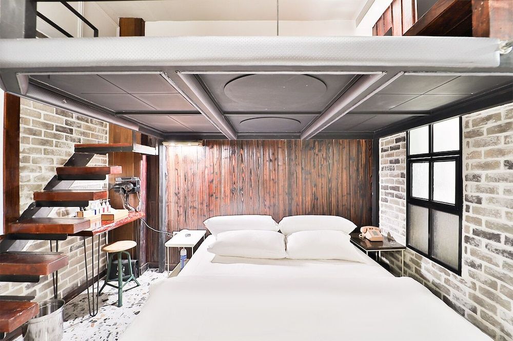 February Hotel Hwanggeum Junior Suite 5