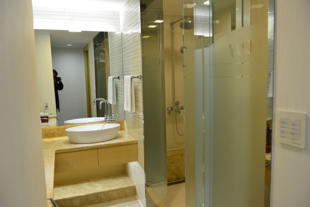 Fontana Beach Hotel Deluxe Twin Room 6