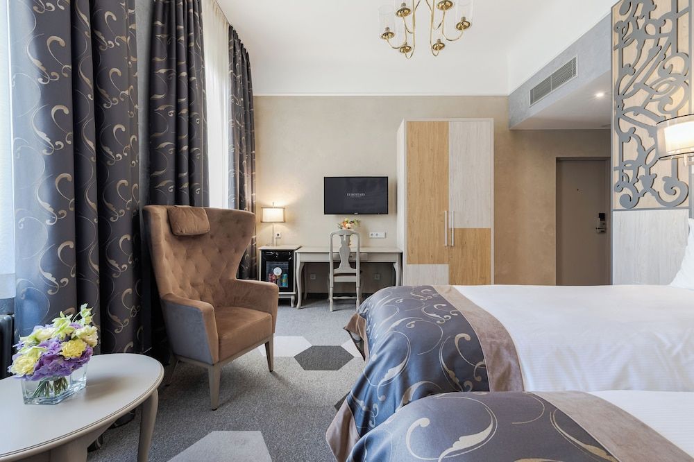 Eurostars Metropole Deluxe Double Room 4