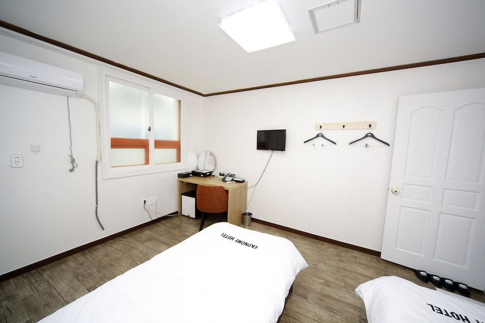 Ekonomy Hotel Mokpo Twin Room 3
