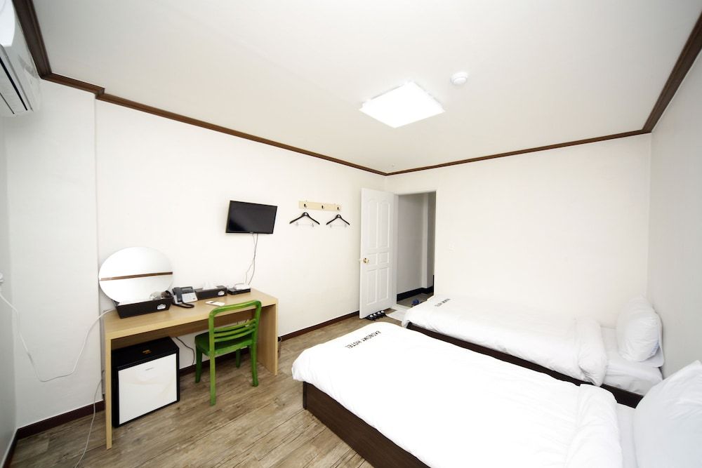 Ekonomy Hotel Mokpo Twin Room 5