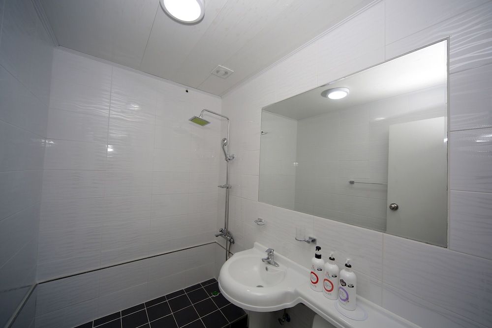 Ekonomy Hotel Mokpo Twin Room 7