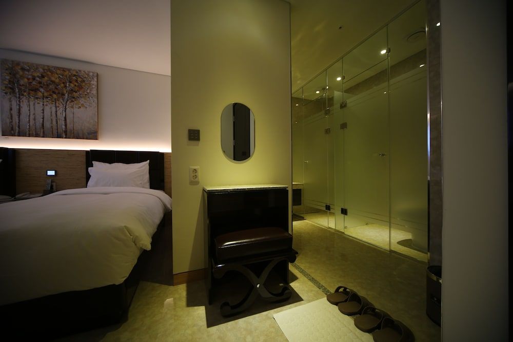 Galmea First Hotel Suite, Multiple Beds