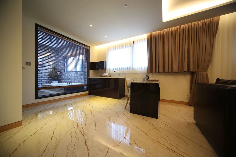 Galmea First Hotel Penthouse 11