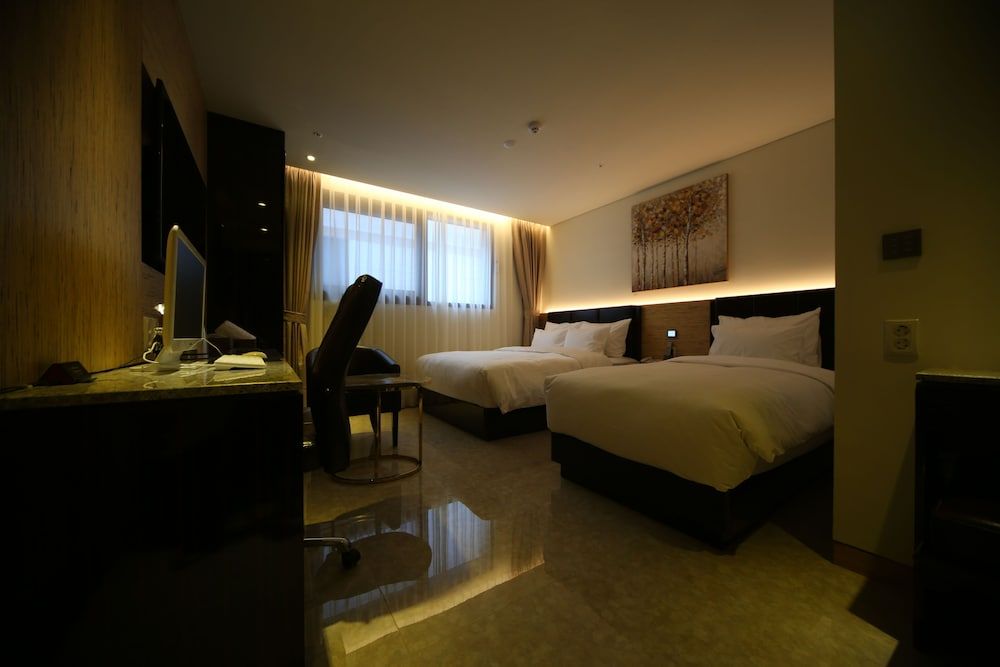 Galmea First Hotel Suite, Multiple Beds 2