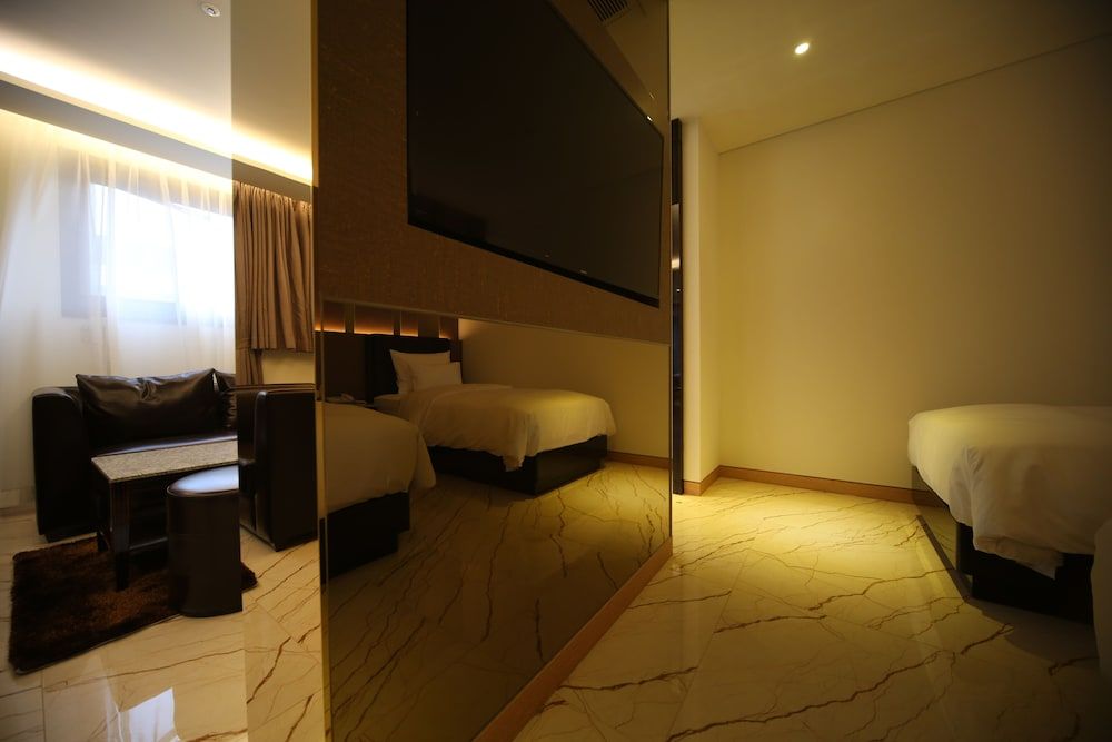 Galmea First Hotel Penthouse 14