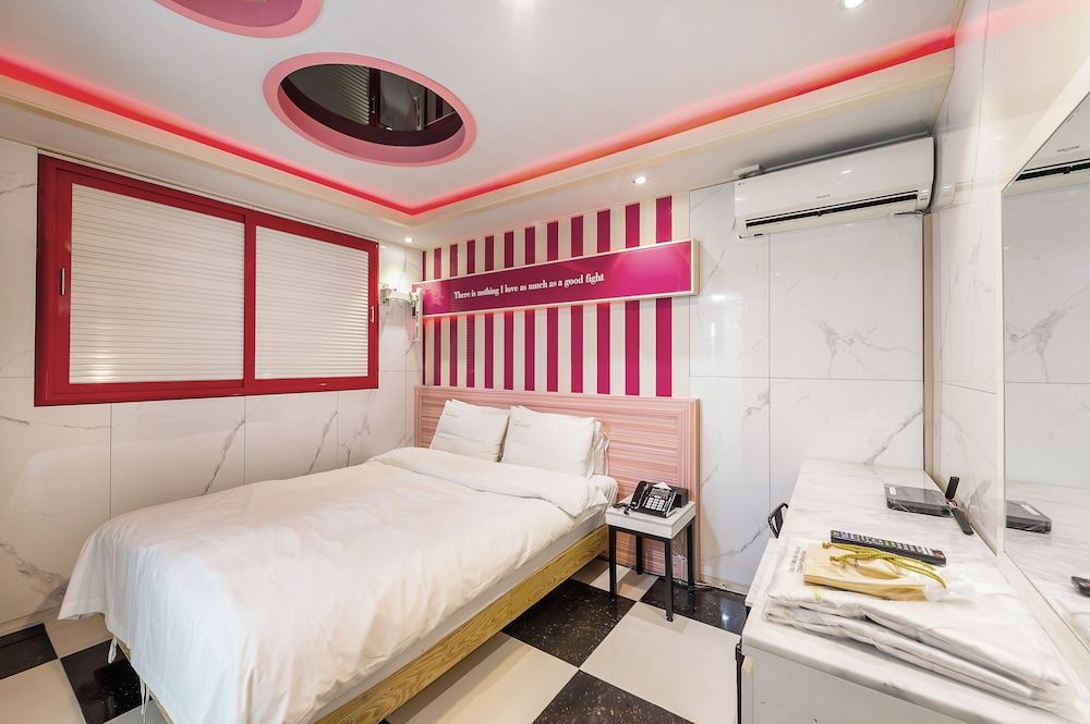 Design Hotel Daniel Campanella Deluxe Room (Netflix available) 2