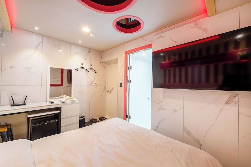 Design Hotel Daniel Campanella Deluxe Room (Netflix available) 3