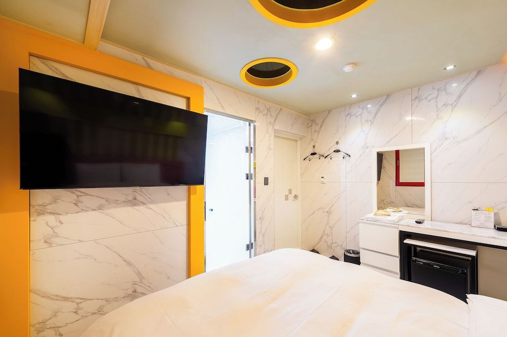 Design Hotel Daniel Campanella Deluxe Room (Netflix available) 4