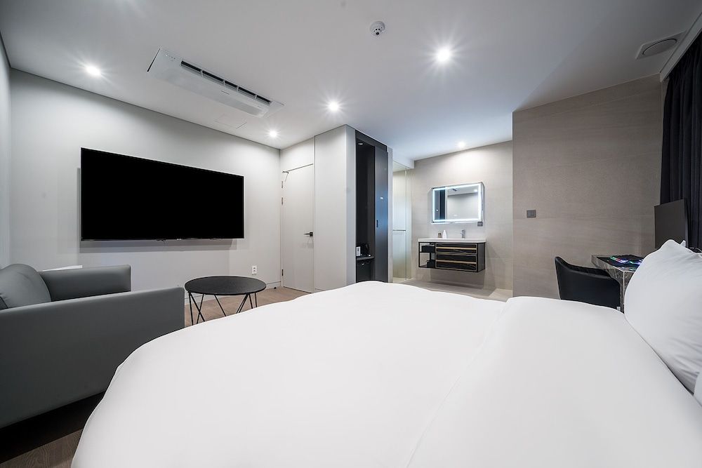 undefined Hotel Amare 3