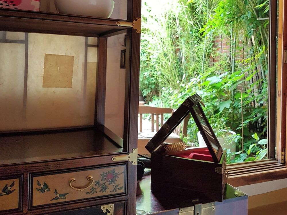 Gongsimga Hanok Guesthouse Twin Room, Private Bathroom, Courtyard View 5