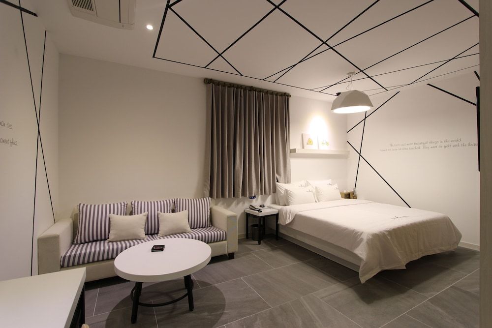 The Zenith Hotel Standard Room 2