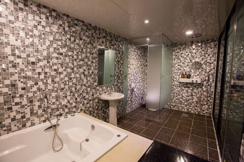 The Zenith Hotel VVIP (Karaoke) 3