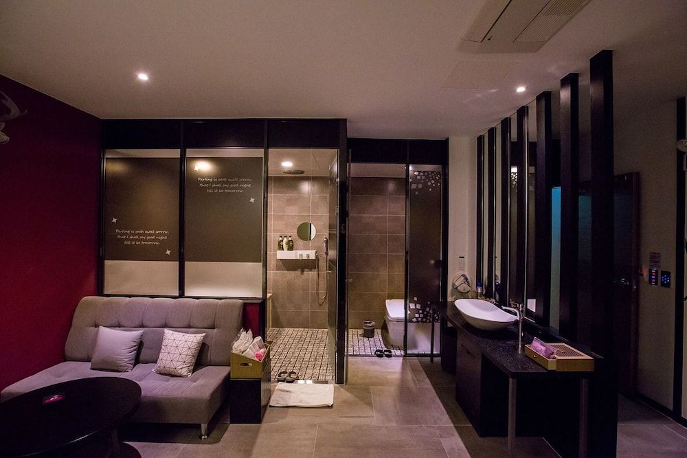 The Zenith Hotel Standard Room 16