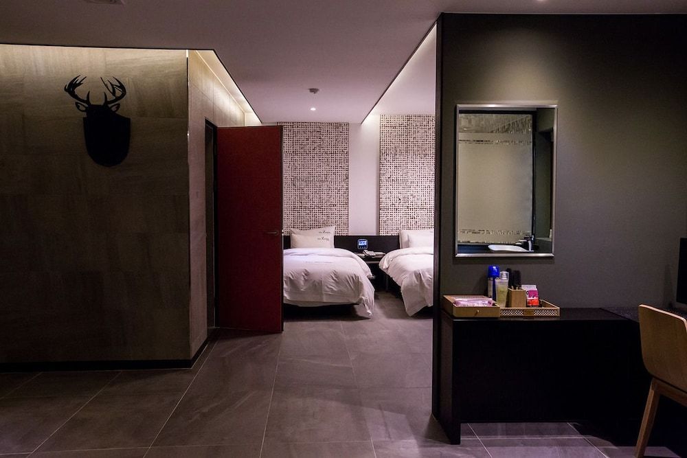 The Zenith Hotel VVIP (Karaoke) 6