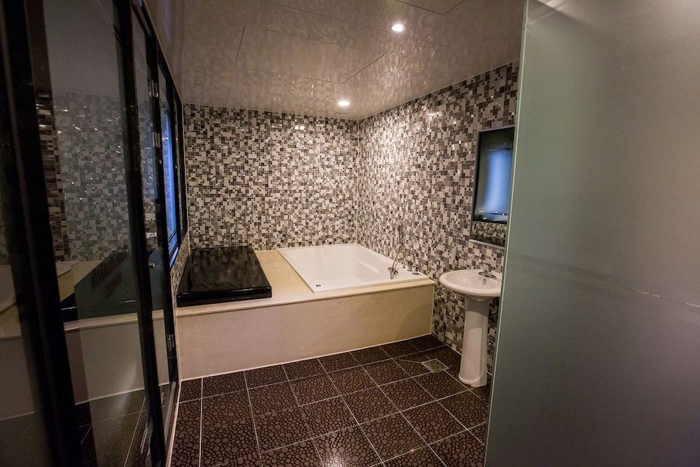 The Zenith Hotel VVIP (Karaoke) 4