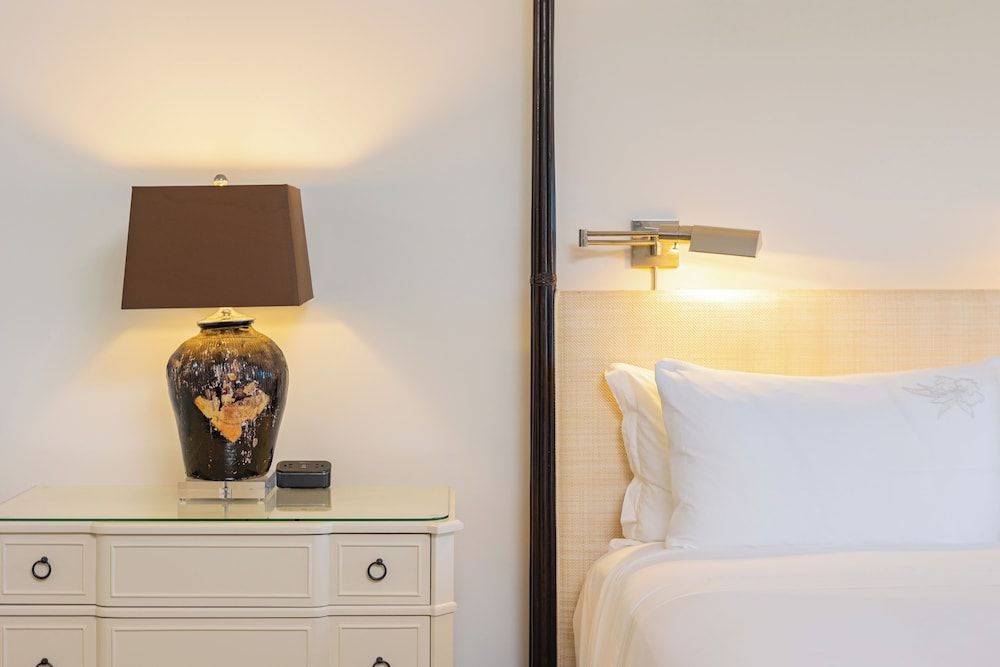 The Kahala Hotel & Resort Dolphin Lanai 2