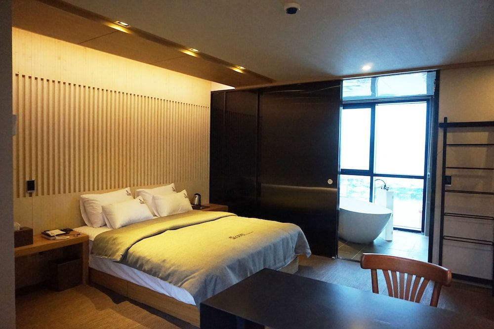 Louis Boutique Hotel Room (VIP) 2