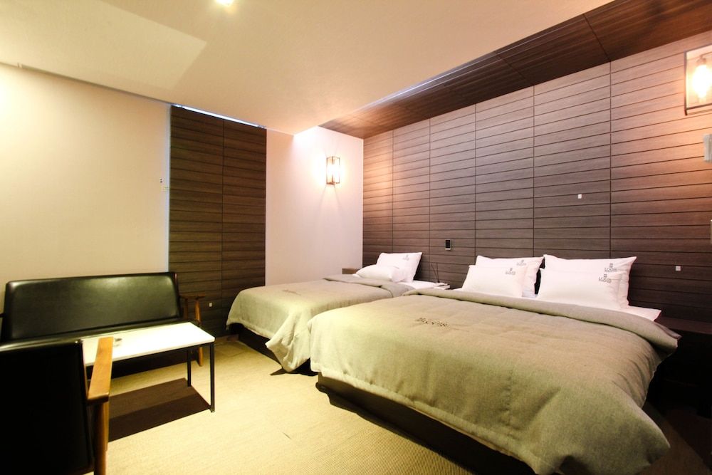 Louis Boutique Hotel Standard Twin Room 3