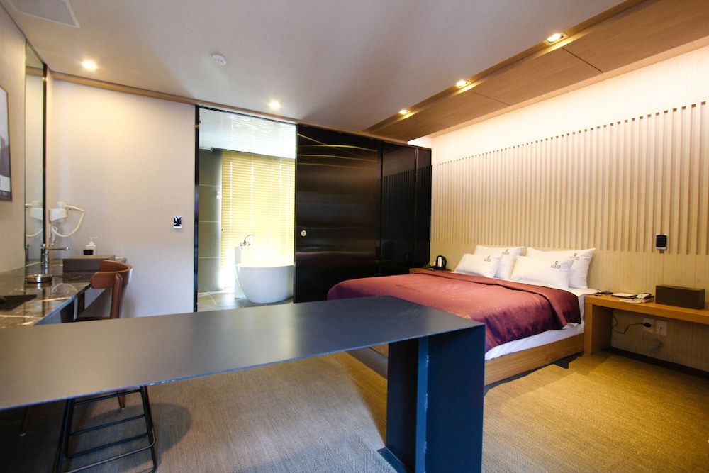 Louis Boutique Hotel Room (VIP) 3