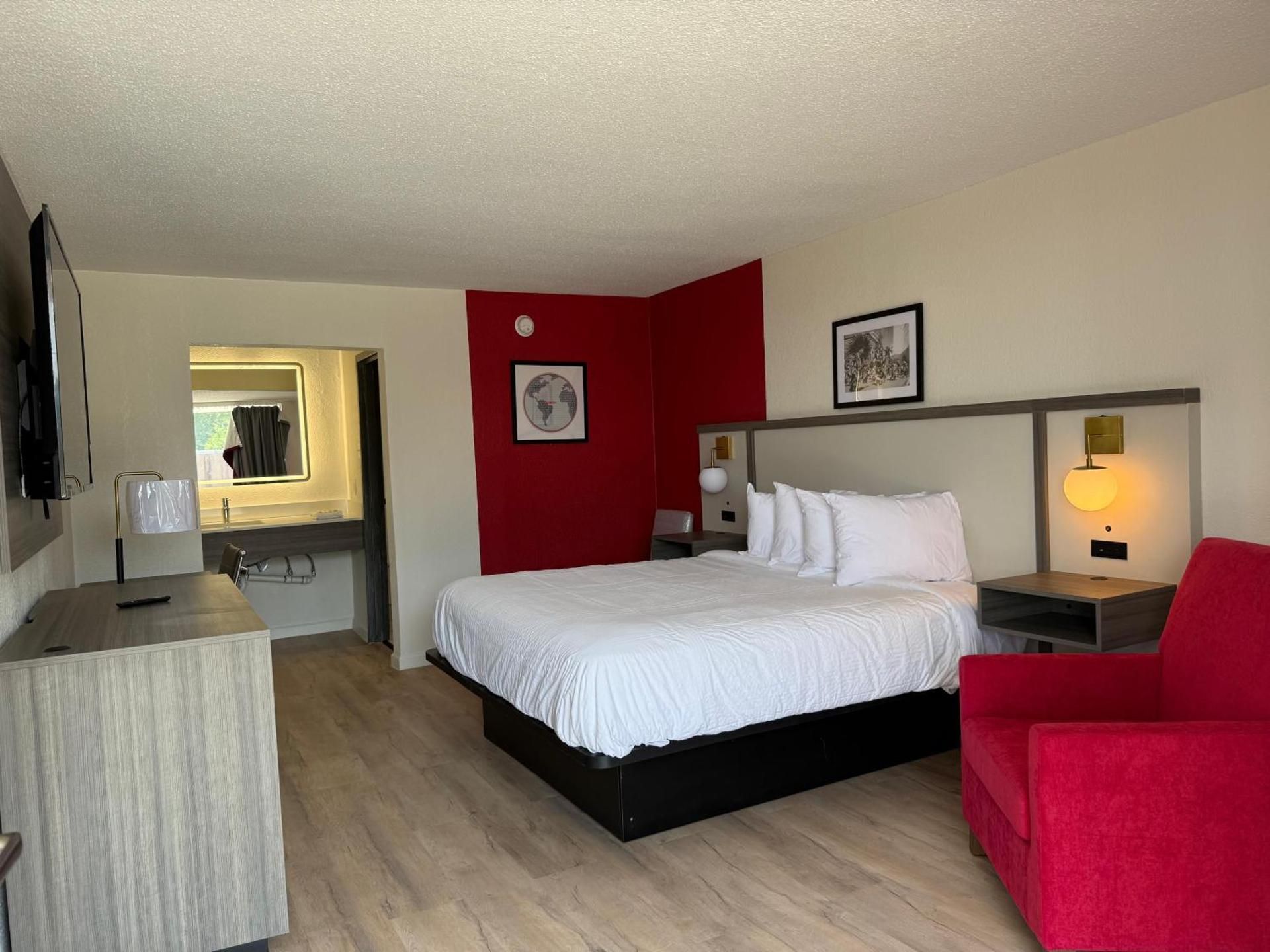 1 King Bed, Non-Smoking