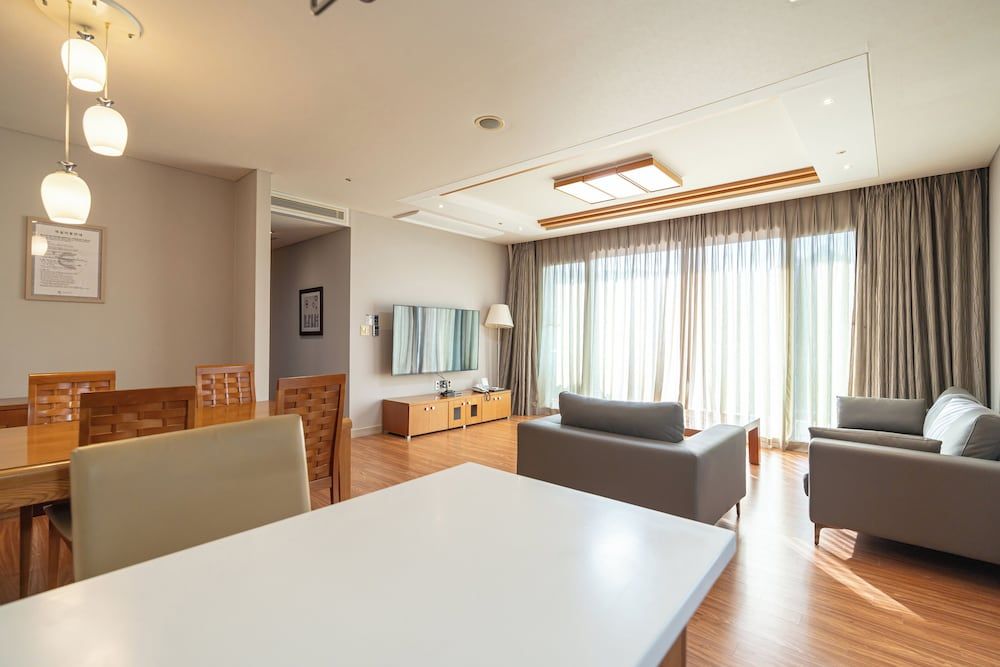 Elysian Gangchon Resort Deluxe Room (Cooking Not Allowed) 6