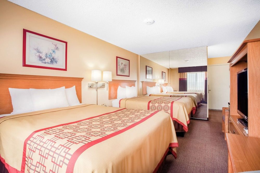 Room, 2 Queen Beds, Non Smoking