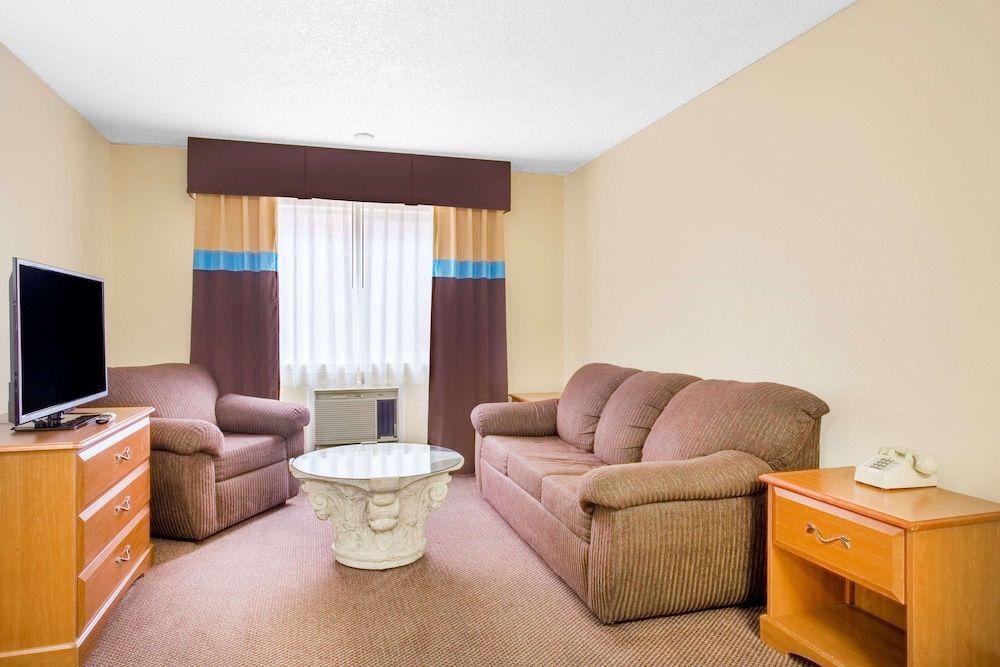 Room, 1 King Bed, Non Smoking