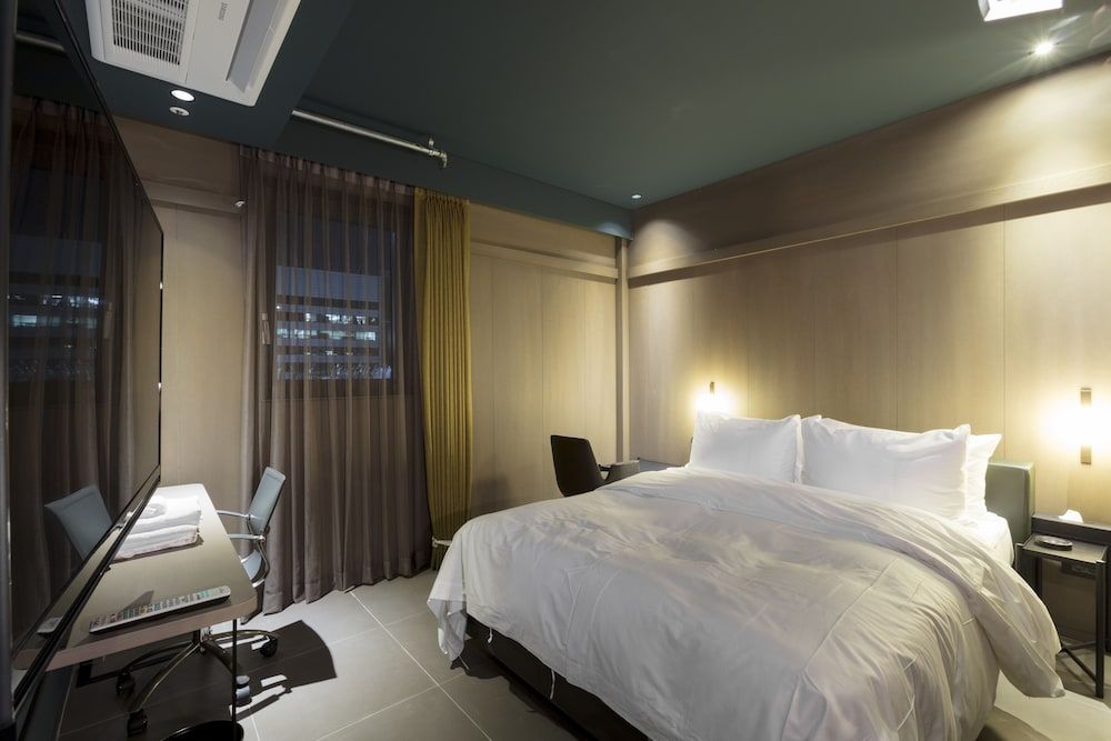 Le Mong Hotel Deluxe Double Room 3