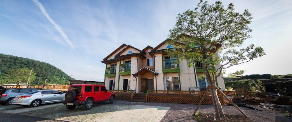 undefined Red Windmill Pension 4