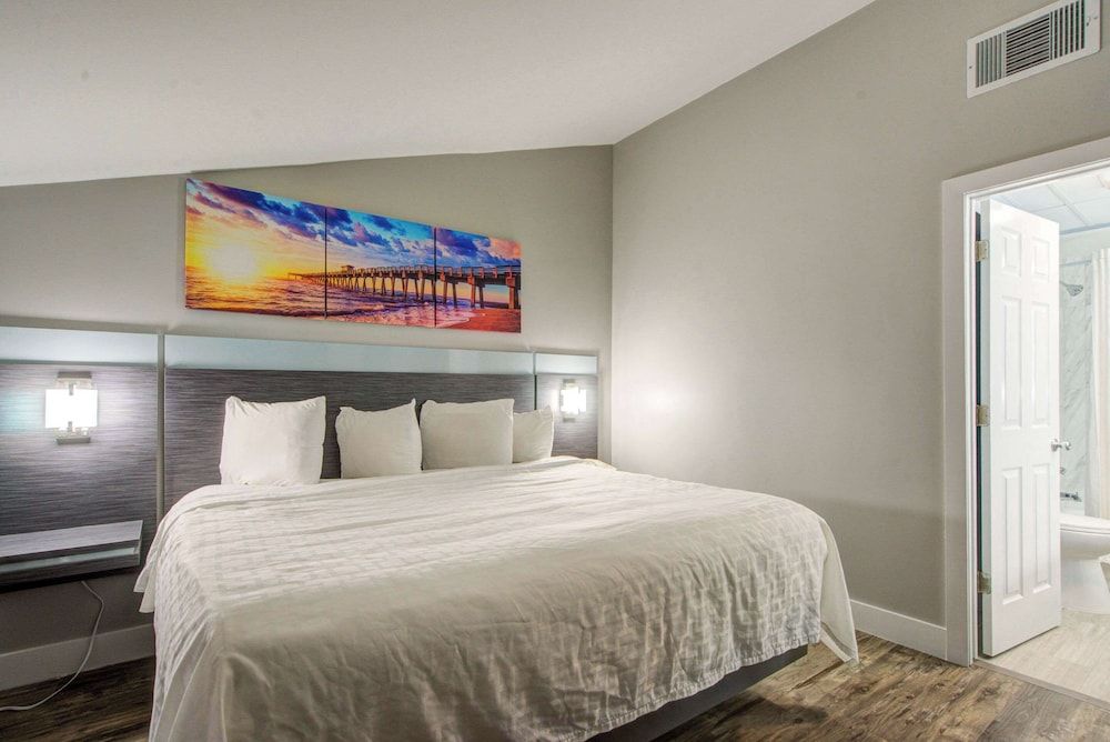Suite, 1 King Bed, Non Smoking