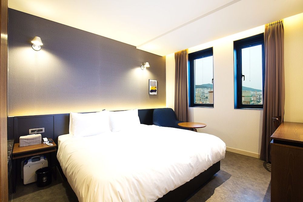 Brown Dot Busan Station Sky Garden Superior Double Room 2